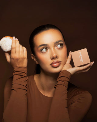 Smoothing face powder with a matte finish Everybody London