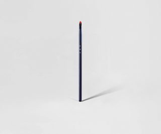 Say Makeup lip brush with synthetic bristles and a contoured tip No. 2