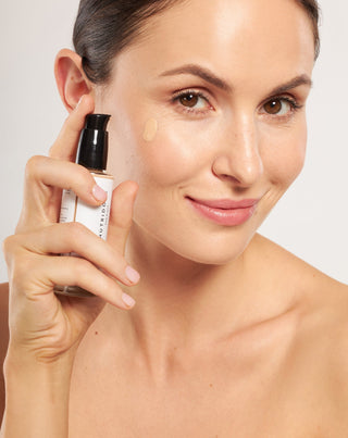 Nutridome brightening moisturising foundation with hyaluronic acid for very fair skin - 4