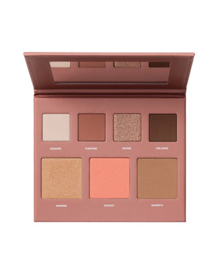 Multi-tasking face and eye makeup palette get the glow look Paese - 1