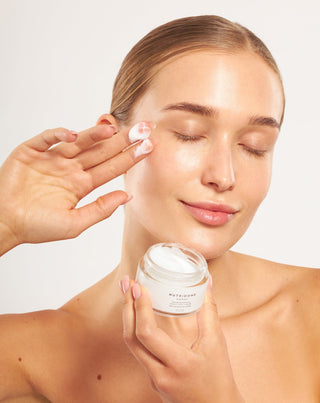 Nutridome smoothing and firming night face cream with hyaluronic acid - 2