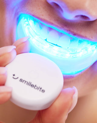 Teeth whitening kit with LED lamp and Light & Bright Smilebite whitening gel