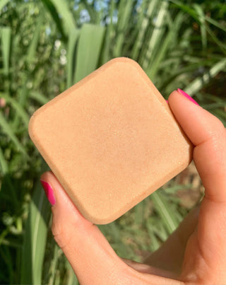 Gently bronzing body lotion bar with bacuri butter and eco glitter Auna_2 - 2