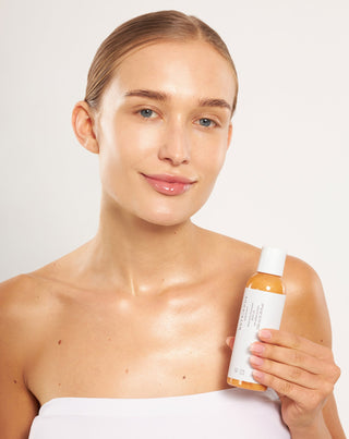 Nutridome illuminating body oil with a glow effect with jojoba oil and argan oil - 3