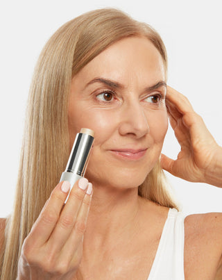 Aggie highlighter stick with castor oil and shea butter for mature skin 50+ - 3