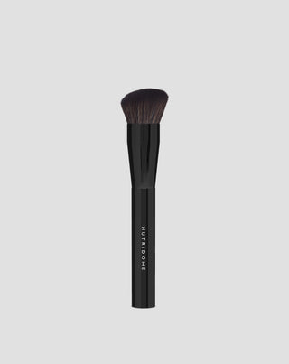 Nutridome foundation brush with an angled tip that adapts to the shape of the face - 1